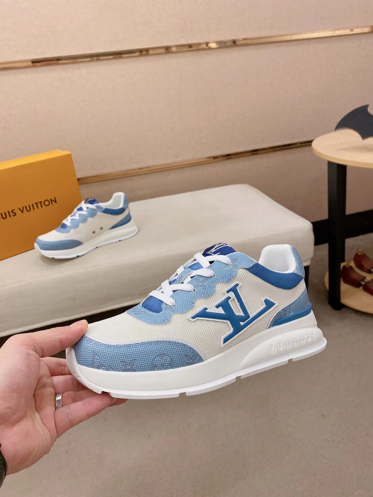 Men's shoes💰 462💰louis vuitton (Louis Vuitton/lv)🔍🔍The new counters are on sale at the same time. The uppers are imported from Italy. ️Re-engraved🇮🇹💪💪, ⚠Sole: The original sole is specially provided by the original factory, the exclusive movable molded sole is super comfortable, ⚠Original factory follow-up goods, 🔍🔍high quality, you can go in and out of the counter at will, welcome to compare⚠. Code number: 38-44 (45/46 customized, non-refundable)